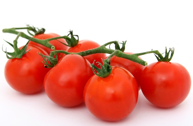 How to Lose Weight by Eating Raw Tomatoes