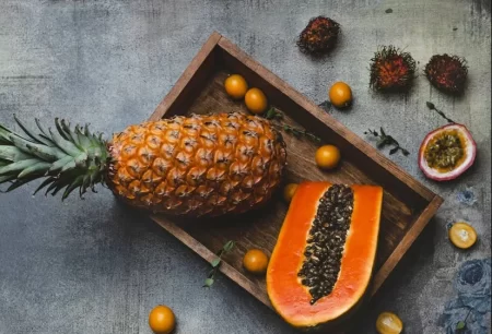 Detoxing with pineapple and papaya